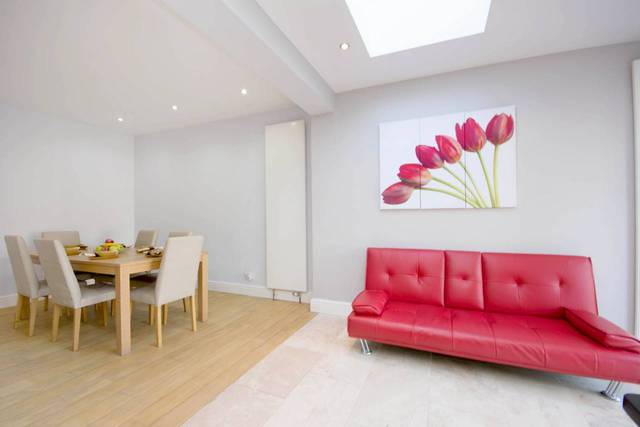  Image of 4 Bedroom Detached  For Sale at Chatsworth Crescent  Hounslow, TW3 2PB