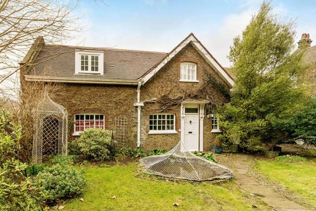  Image of 3 Bedroom Detached  For Sale at Chesterfield Walk  Greenwich, SE10 8HJ