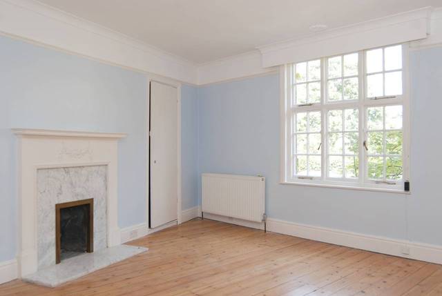  Image of 3 Bedroom Detached  For Sale at Chesterfield Walk  Greenwich, SE10 8HJ