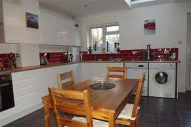  Image of 3 Bedroom Detached  To Rent at Basingstoke, RG24 8XD