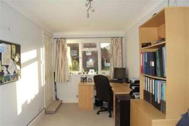  Image of 3 Bedroom Detached  To Rent at Basingstoke, RG24 8XD