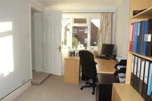  Image of 3 Bedroom Detached  To Rent at Basingstoke, RG24 8XD