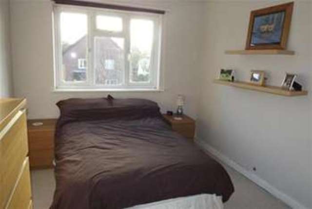  Image of 3 Bedroom Detached  To Rent at Basingstoke, RG24 8XD