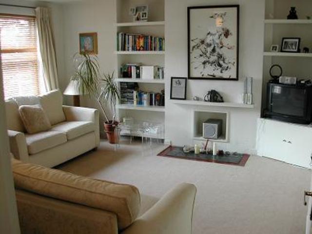  Image of 2 Bedroom Flat  For Sale at Chivalry Road  London, SW11 1HT