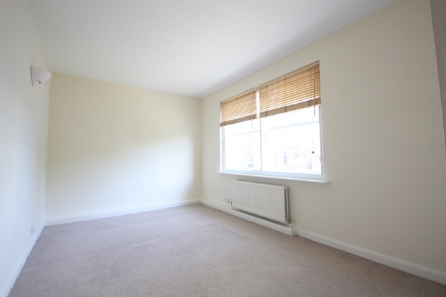  Image of 2 Bedroom Flat  For Sale at Chivalry Road  London, SW11 1HT