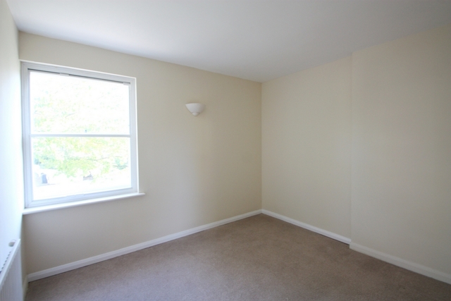  Image of 2 Bedroom Flat  For Sale at Chivalry Road  London, SW11 1HT