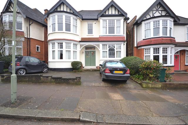  Image of 5 Bedroom Property  To Rent at Finchley, N3 1BL