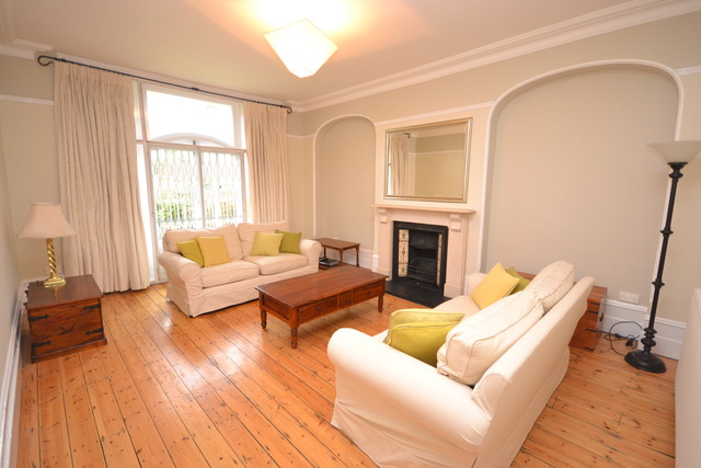  Image of 5 Bedroom Property  To Rent at Finchley, N3 1BL