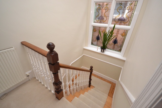  Image of 5 Bedroom Property  To Rent at Finchley, N3 1BL