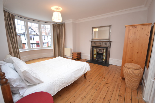  Image of 5 Bedroom Property  To Rent at Finchley, N3 1BL