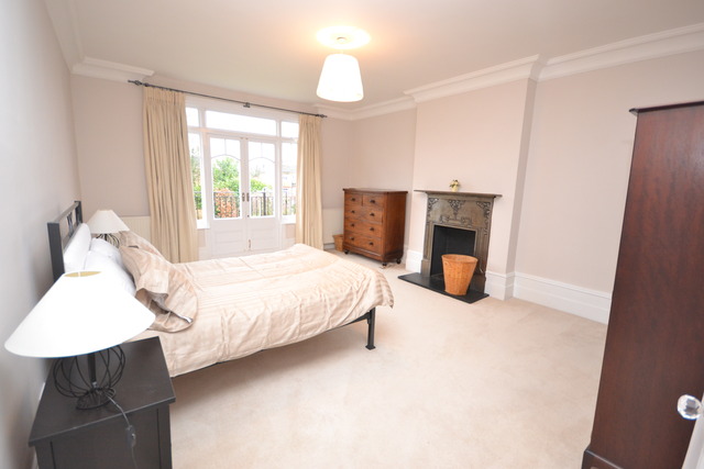  Image of 5 Bedroom Property  To Rent at Finchley, N3 1BL