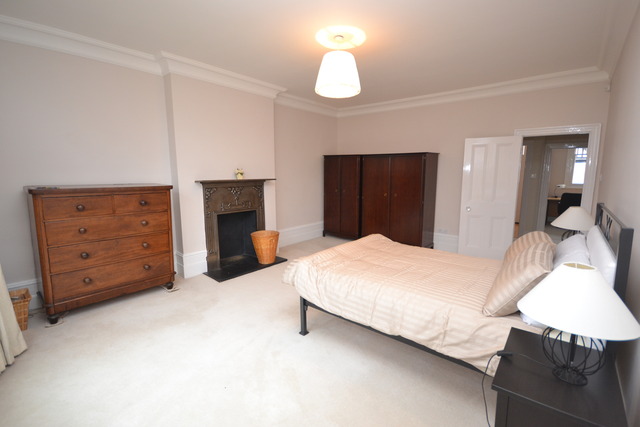  Image of 5 Bedroom Property  To Rent at Finchley, N3 1BL