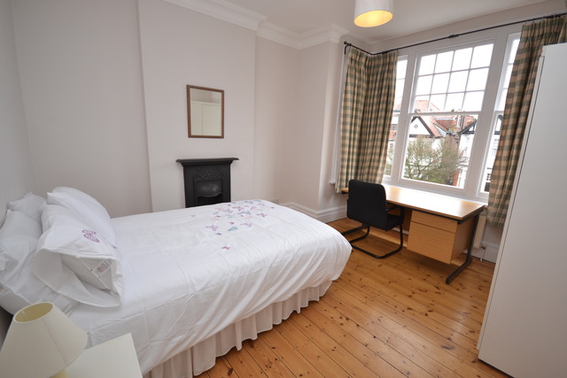  Image of 5 Bedroom Property  To Rent at Finchley, N3 1BL