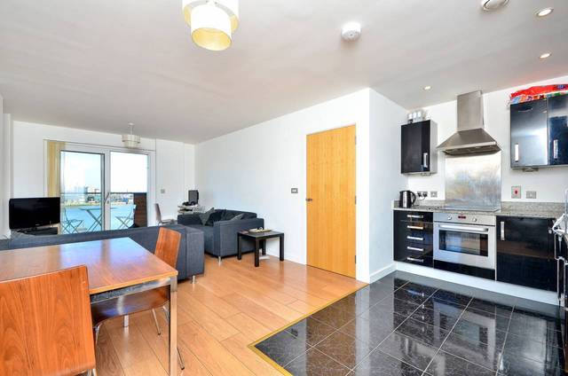  Image of 3 Bedroom Flat  For Sale at City Peninsula  Greenwich, SE10 0FN