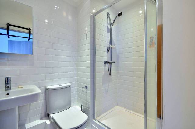  Image of 3 Bedroom Flat  For Sale at City Peninsula  Greenwich, SE10 0FN