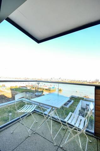  Image of 3 Bedroom Flat  For Sale at City Peninsula  Greenwich, SE10 0FN