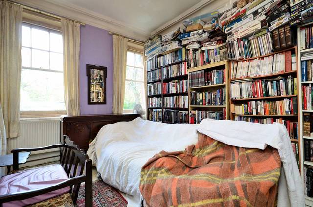  Image of 2 Bedroom Flat  For Sale at Clapton Common  Upper Clapton, E5 9AA