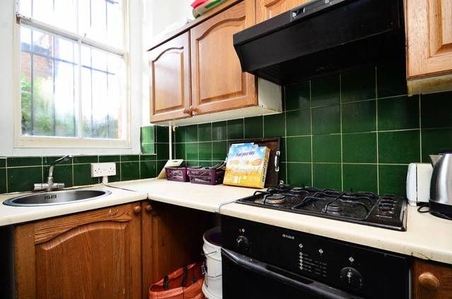  Image of 2 Bedroom Flat  For Sale at Clapton Common  Upper Clapton, E5 9AA