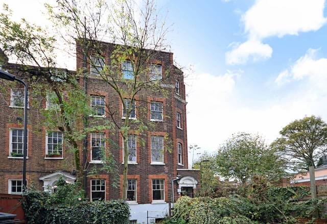  Image of 2 Bedroom Flat  For Sale at Clapton Common  Upper Clapton, E5 9AA