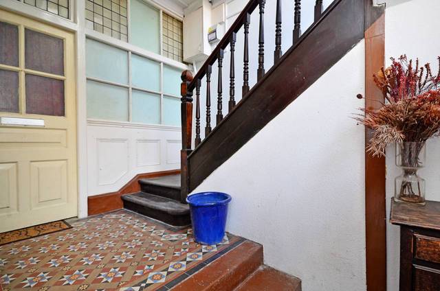  Image of 2 Bedroom Flat  For Sale at Clapton Common  Upper Clapton, E5 9AA