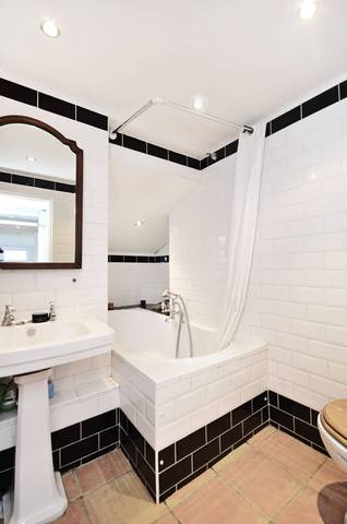  Image of 1 Bedroom Flat  For Sale at Clapton Square  Clapton, E5 8HP