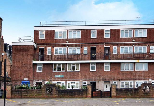  Image of 3 Bedroom Flat  For Sale at Clarence Road, Lower Clapton  Lower Clapton, E5 8DX