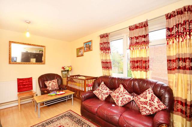  Image of 3 Bedroom Flat  For Sale at Clarence Road, Lower Clapton  Lower Clapton, E5 8DX