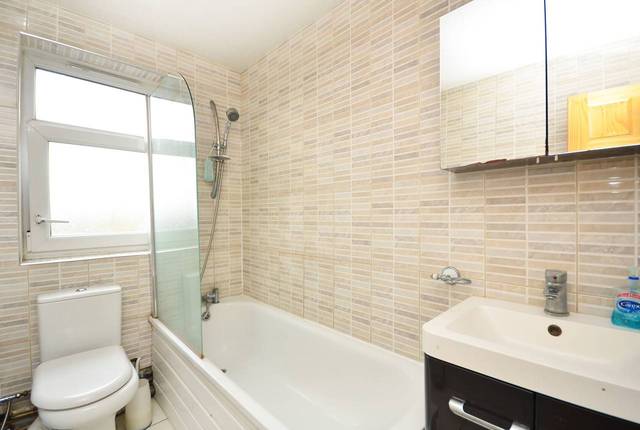  Image of 3 Bedroom Flat  For Sale at Clarence Road, Lower Clapton  Lower Clapton, E5 8DX