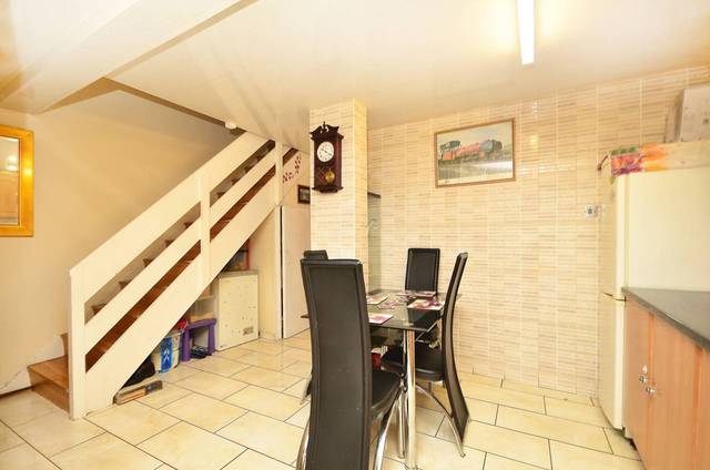  Image of 3 Bedroom Flat  For Sale at Clarence Road, Lower Clapton  Lower Clapton, E5 8DX