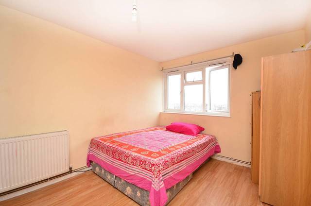  Image of 3 Bedroom Flat  For Sale at Clarence Road, Lower Clapton  Lower Clapton, E5 8DX