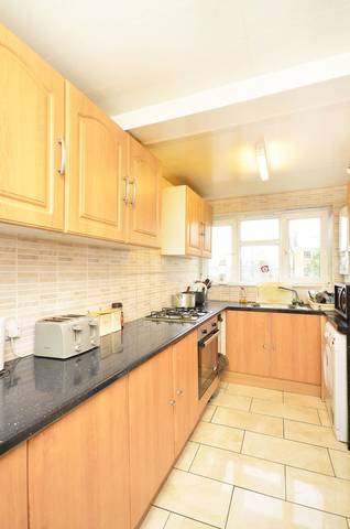  Image of 3 Bedroom Flat  For Sale at Clarence Road, Lower Clapton  Lower Clapton, E5 8DX