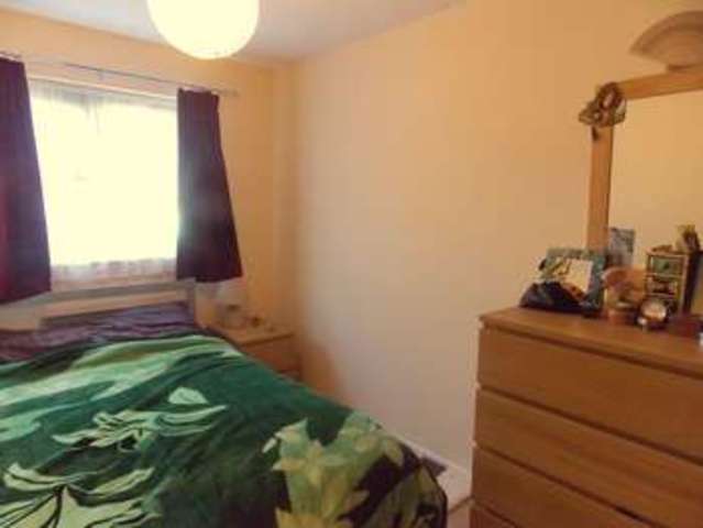  Image of 1 Bedroom Flat  To Rent at Clarkes Drive  Uxbridge, UB8 3UJ