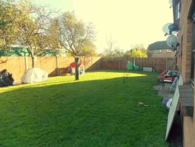  Image of 1 Bedroom Flat  To Rent at Clarkes Drive  Uxbridge, UB8 3UJ