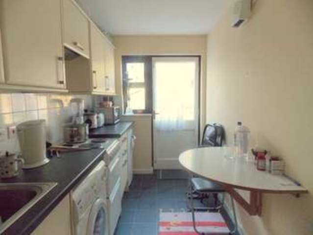  Image of 1 Bedroom Flat  To Rent at Clarkes Drive  Uxbridge, UB8 3UJ