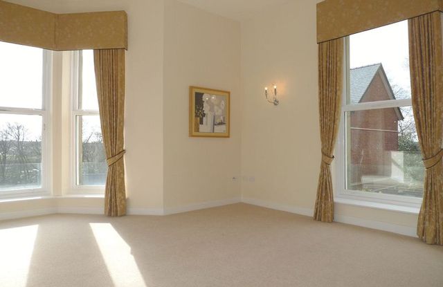  Image of 2 Bedroom Flat  For Sale at Clevelands Drive  Heaton, BL1 5GJ