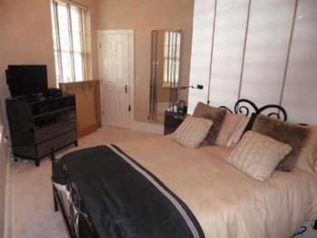  Image of 4 Bedroom Town House  For Sale at Clickers Place  Northampton, NN5 4EB