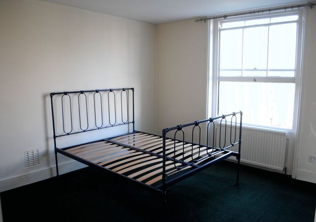  Image of 1 Bedroom Flat  To Rent at Clifton Gardens Little Venice London, W9 1AU