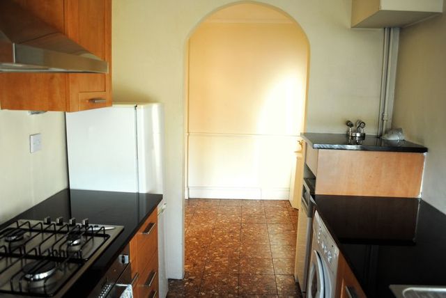  Image of 1 Bedroom Flat  To Rent at Clifton Gardens Little Venice London, W9 1AU
