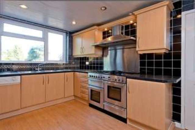  Image of 4 Bedroom Detached  For Sale at Clifton Road  Runcorn, WA7 4TA