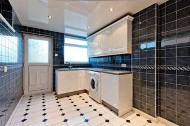  Image of 4 Bedroom Detached  For Sale at Clifton Road  Runcorn, WA7 4TA