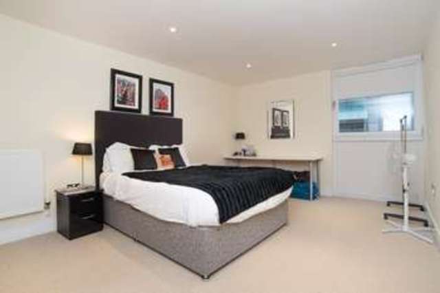  Image of 1 Bedroom Flat  For Sale at Millharbour  Canary Wharf, E14 9JT
