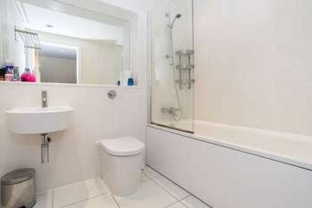  Image of 1 Bedroom Flat  For Sale at Millharbour  Canary Wharf, E14 9JT