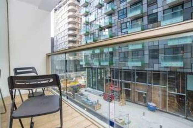  Image of 1 Bedroom Flat  For Sale at Millharbour  Canary Wharf, E14 9JT