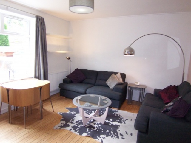  Image of 2 Bedroom Flat  To Rent at Colinton Edinburgh Edinburgh, EH13 9BS