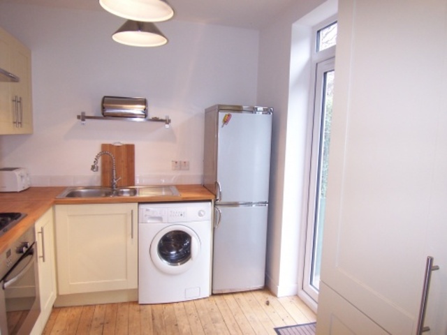 Image of 2 Bedroom Flat  To Rent at Colinton Edinburgh Edinburgh, EH13 9BS