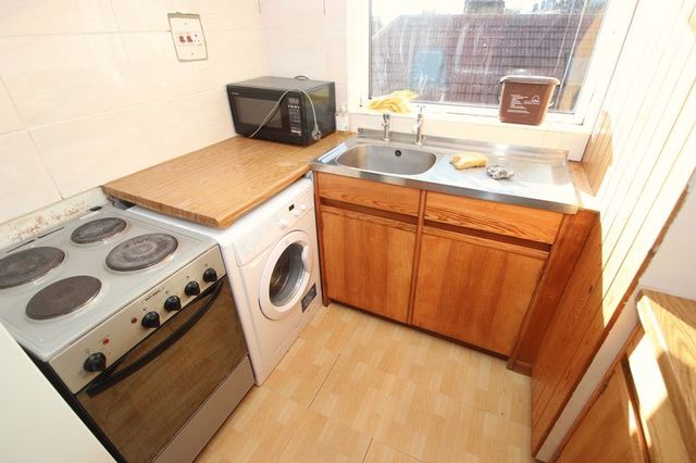  Image of Flat  For Sale at Prospect Hill  London, E17 3EZ