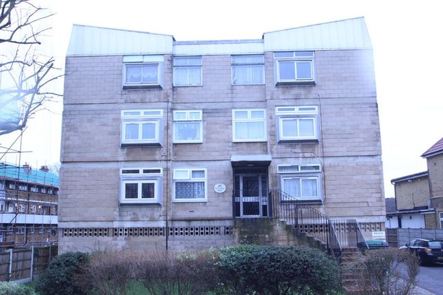  Image of Flat  For Sale at Prospect Hill  London, E17 3EZ