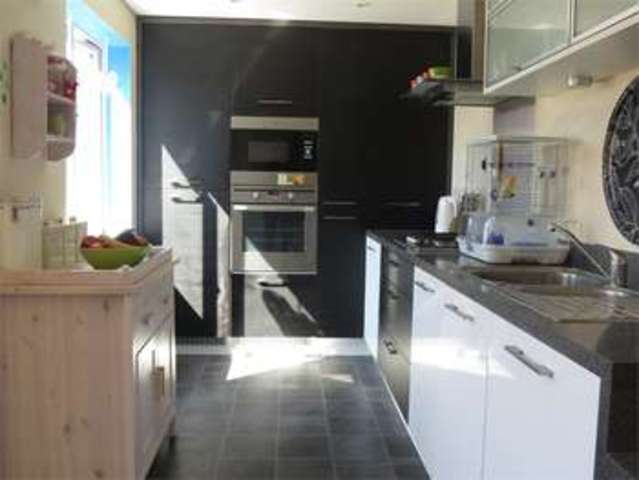  Image of 3 Bedroom Semi-Detached  For Sale at Hailsham, BN27 1EF