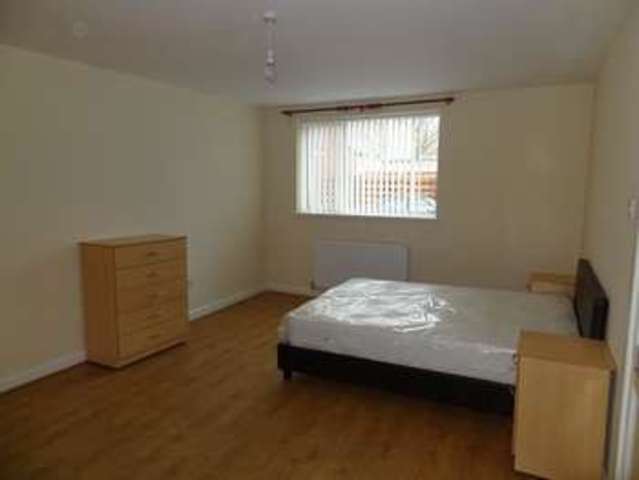  Image of 2 Bedroom Flat  To Rent at Coventry, CV3 1GG