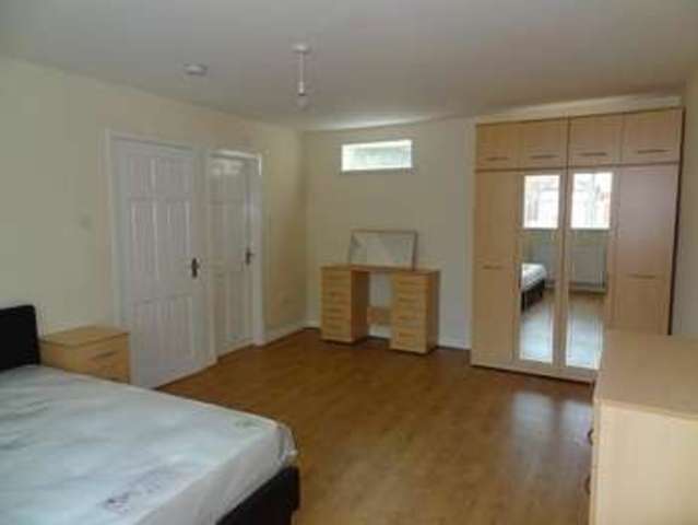  Image of 2 Bedroom Flat  To Rent at Coventry, CV3 1GG
